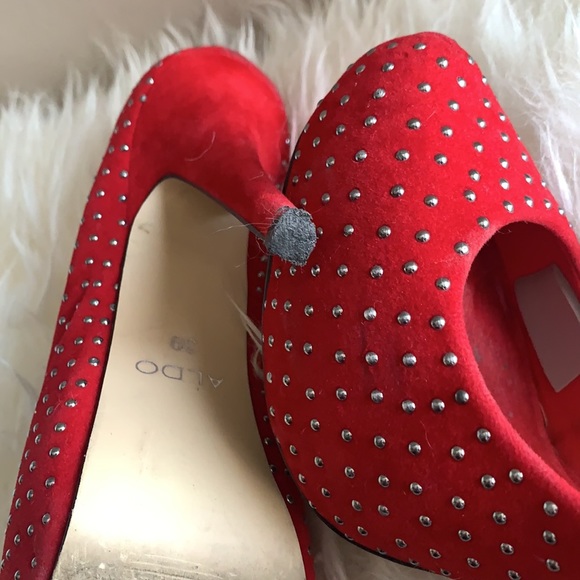 Red heels - Picture 2 of 5